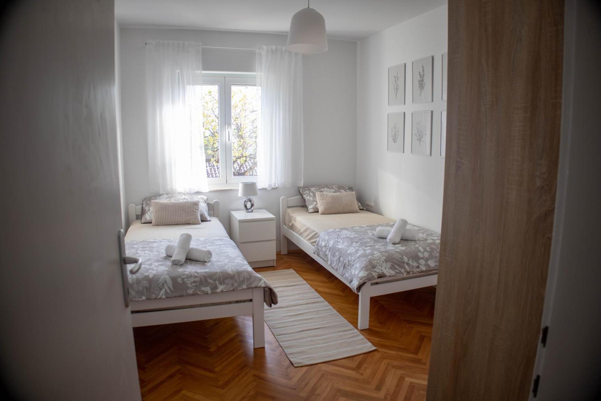 Green Park And Sunny Terrace Apartments Ankaran Bagian luar foto